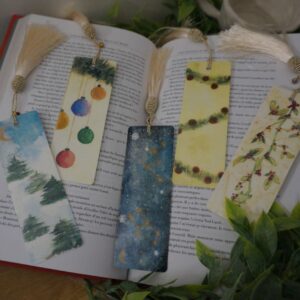 Marque page Marque-page Bookmark Noël Christmas Winter Hiver 2023 Aquarelle Aquarell Aquarela Handmade Paint Painting Sapin Houx Gui Orange Pop corn Constellation Mystique Décoration Booklover Marque pages Livre Lecture Hello mon Amour hellomonamour 