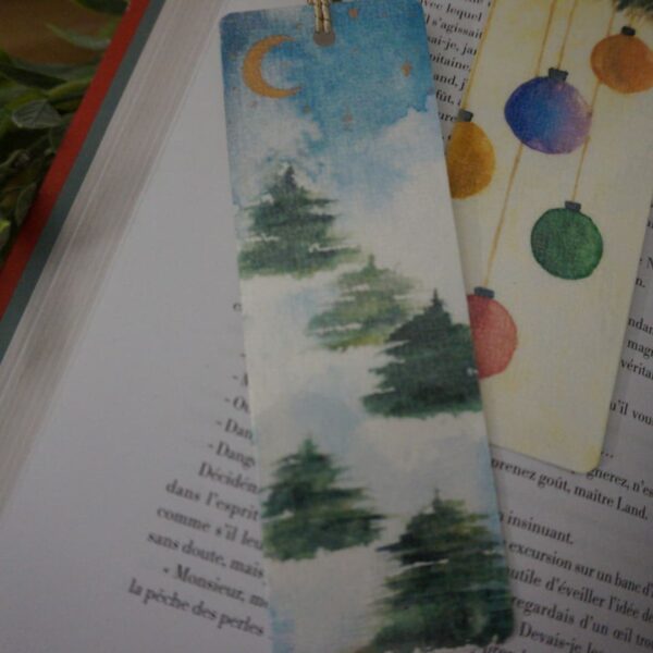 Marque page Marque-page Bookmark Noël Christmas Winter Hiver 2023 Aquarelle Aquarell Aquarela Handmade Paint Painting Sapin Houx Gui Orange Pop corn Constellation Mystique Décoration Booklover Marque pages Livre Lecture Hello mon Amour hellomonamour